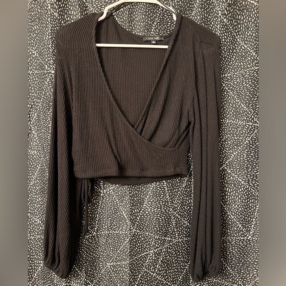 Love Tree Lightweight Black Cropped Sweater size SMALL
